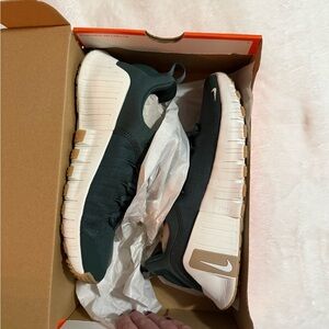 Nike Free Metcon 6 Women's Shoes - Bright Orange